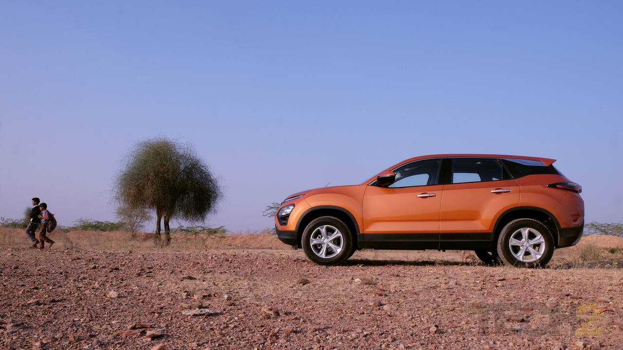 When it comes to price, the Harrier is expected to range between Rs 16 - 20 lakh.